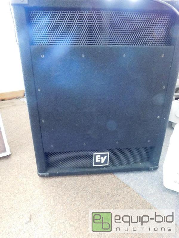 lot 5032 image: Electro-Voice Speaker Cab