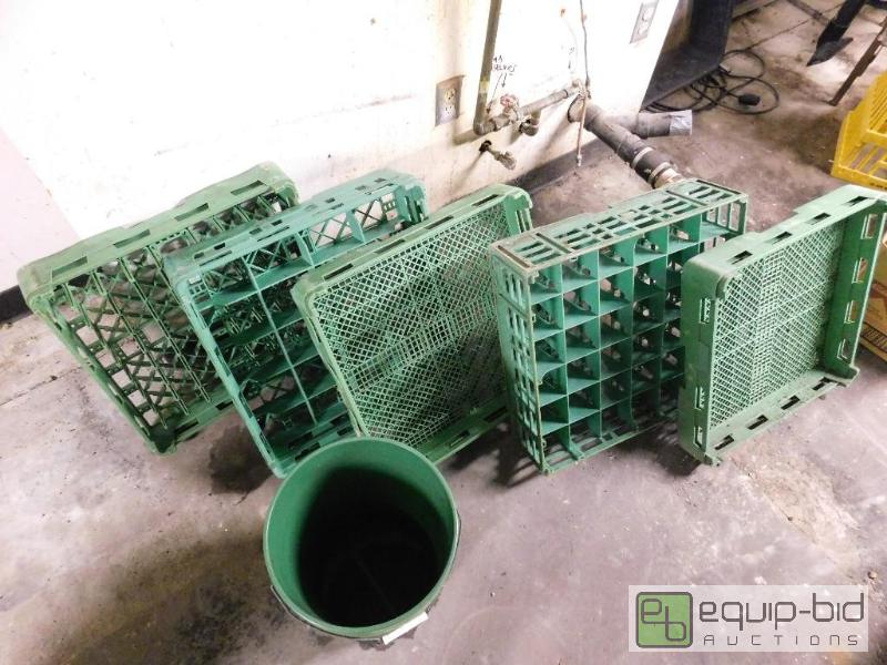 lot 1355B image: Lot of Dish Trays