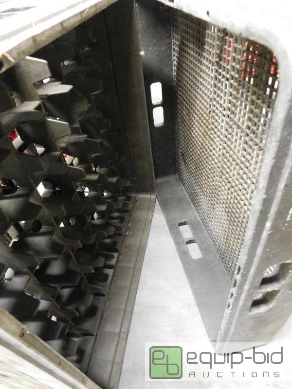 lot 1355D image: Lot of Dish Trays