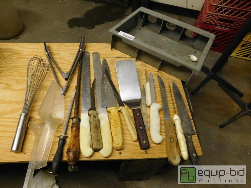 lot 1361 image: Lot of Knives and Misc