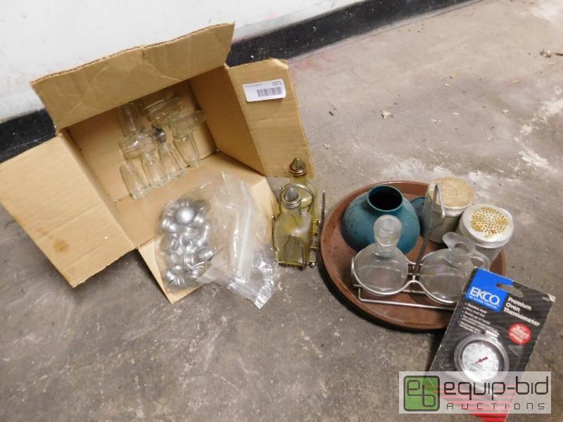 lot 1371 image: Lot of Misc