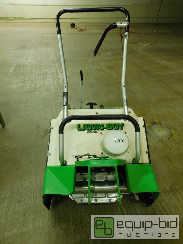 lot 1397 image: Lawn Boy Snowblower