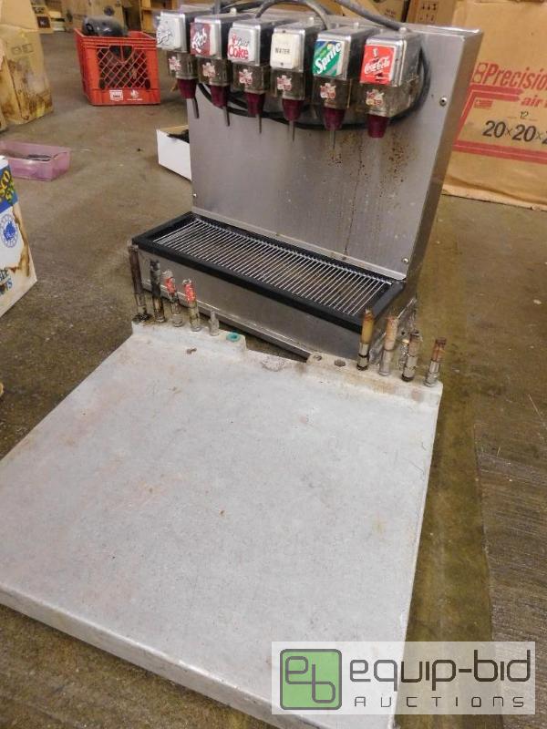 lot 1404 image: Antique fountain Head