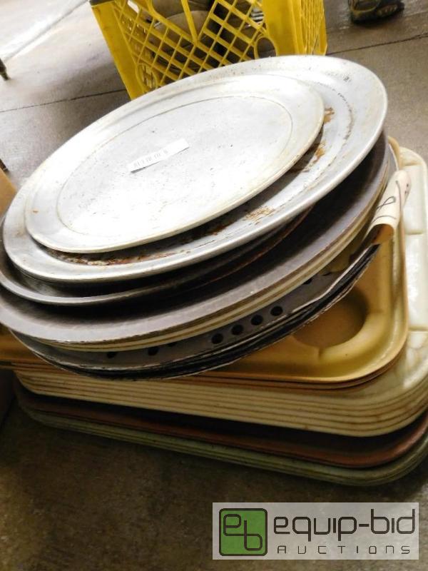 lot 1416 image: Lot of Serving Platters