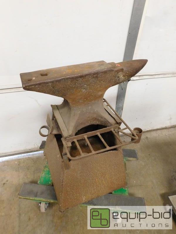 lot 5041 image: Anvil On Stand