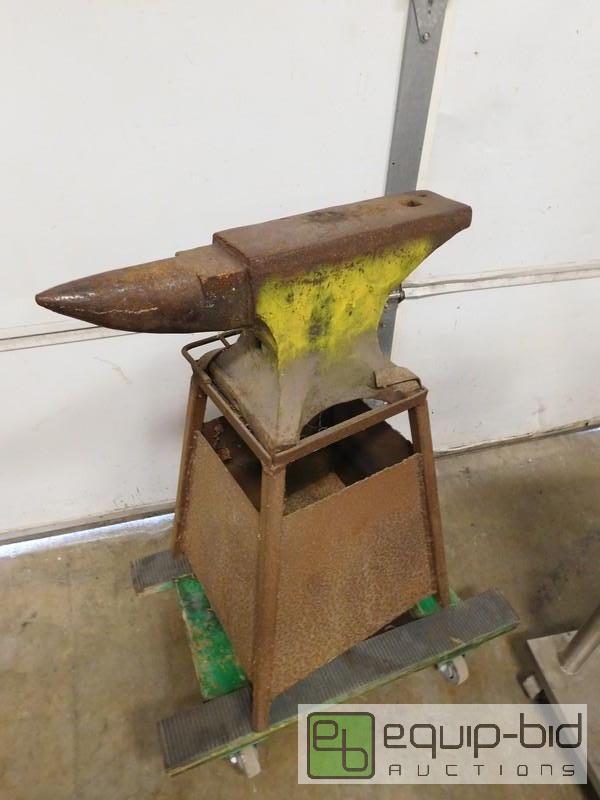 lot 5042 image: Anvil On Stand