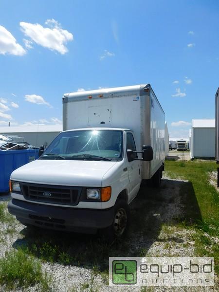 lot 891 image: 2004 Ford Econoline Van, VIN # 1FDWE35P74HB42626