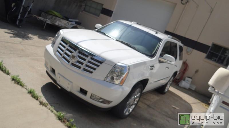 lot 1 image: 2012 Cadillac Escalade Hybrid