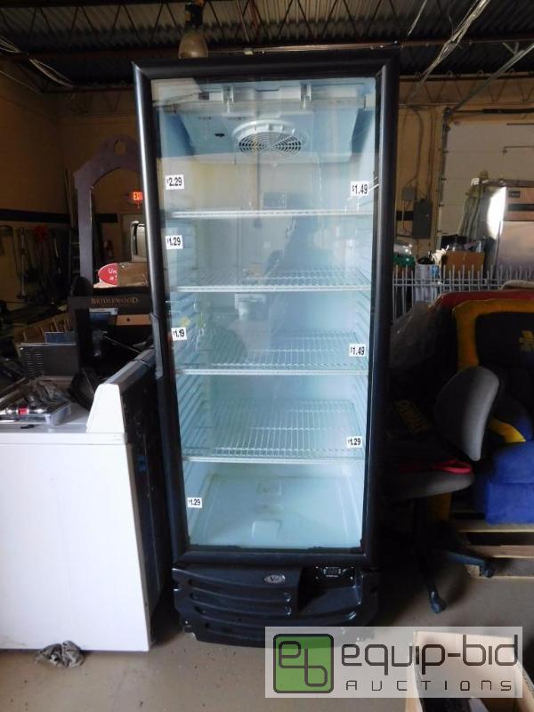 lot 291 image: Glass Front Vendo Commercial Single Door Freezer