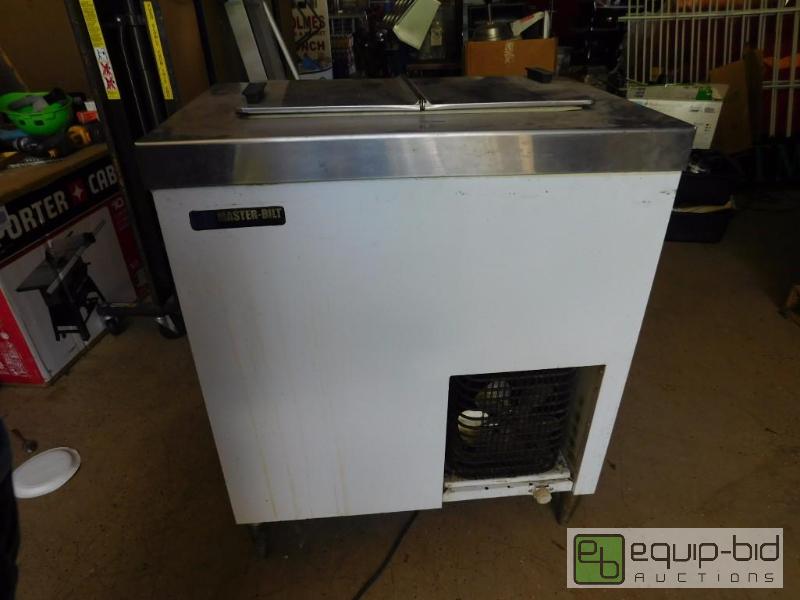 lot 298 image: Master-Built 32In Commercial Dipping Cabinet