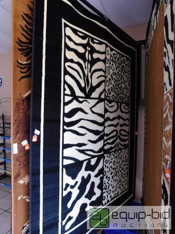 lot 354 image: Decorative Floor Rug