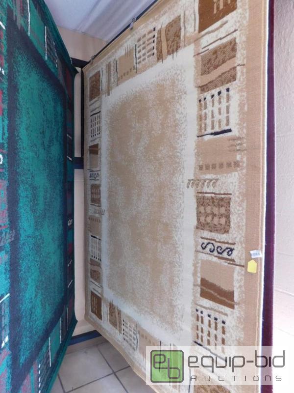 lot 363 image: Decorative Floor Rug
