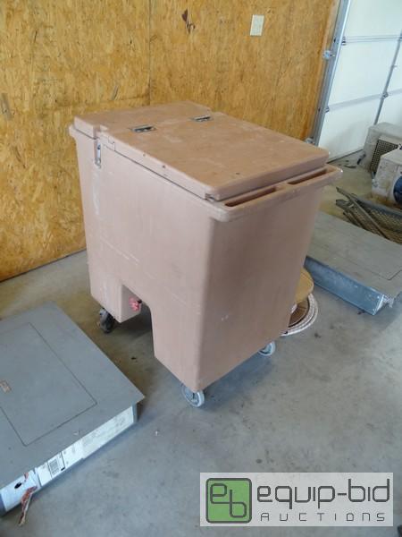 lot 406 image: Cambro Catering Ice Well