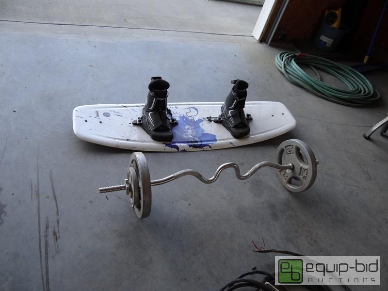 lot 418 image: Curling Weight Sett And Wake Board