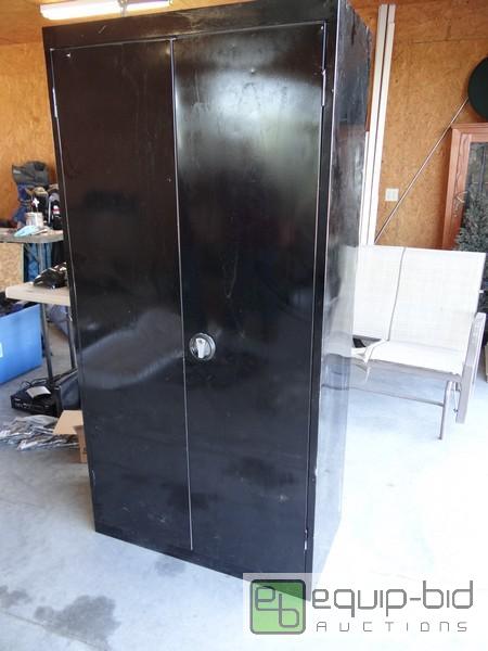 lot 419 image: Metal 2 Door Storage Cabinet