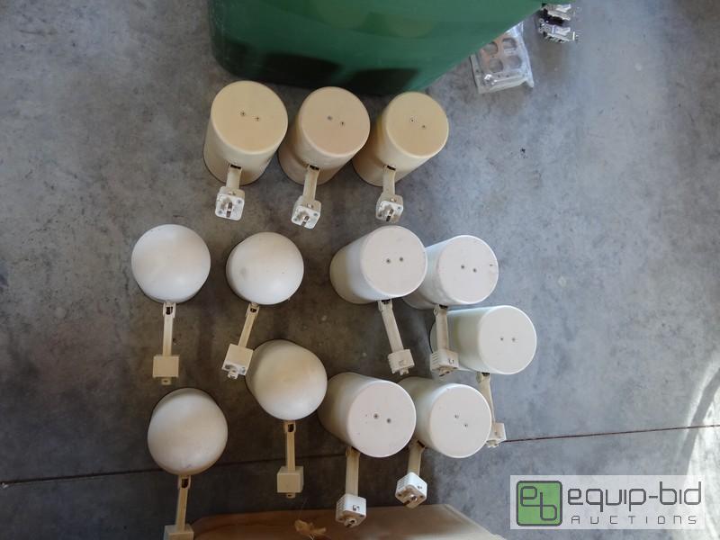 lot 433 image: (12) Track Can Lights