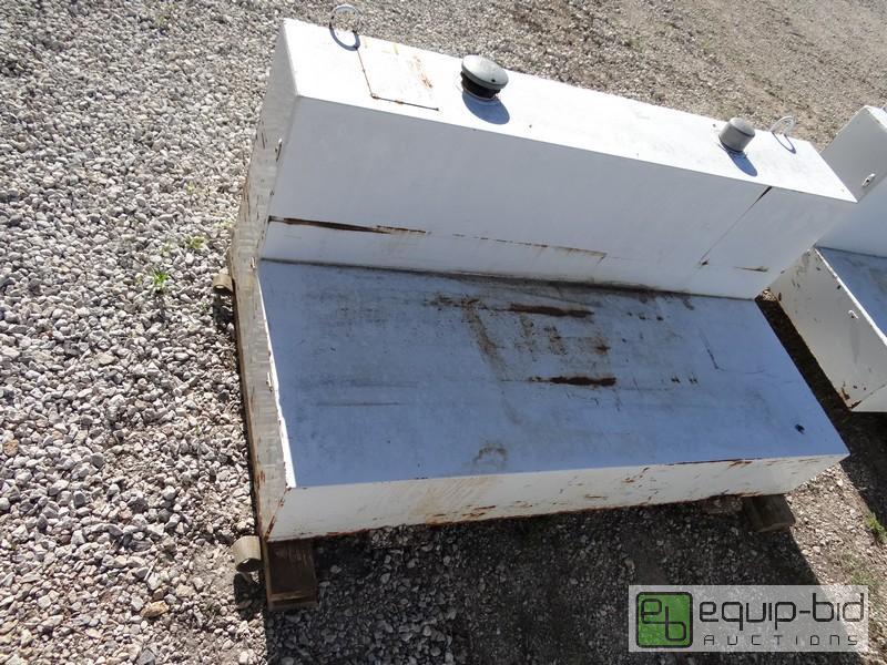 lot 442 image: Delta 105 Gallon Fuel Tank For Truck
