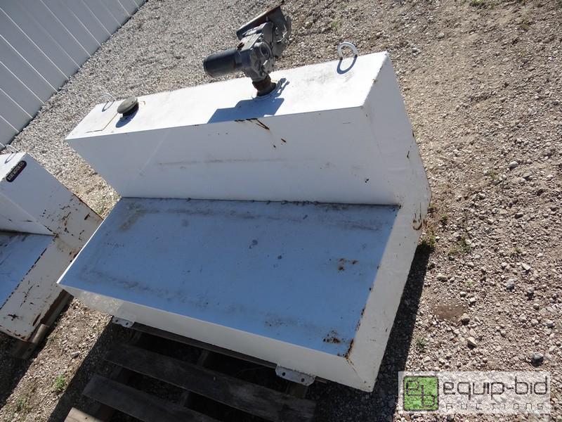 lot 445 image: Delta 105 Gallon Fuel Tank For Truck With 12v Pump