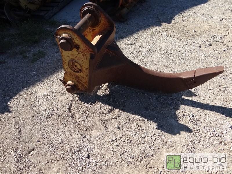 lot 455 image: Ripper Off Of Cat 320 Excavator