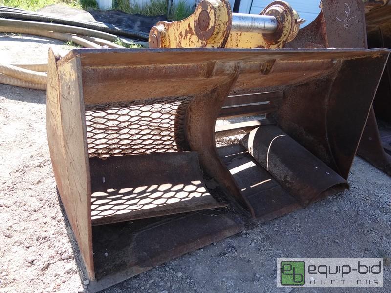 lot 457 image: 64Inch Rock Sifting Bucket For Catapillar Excavator