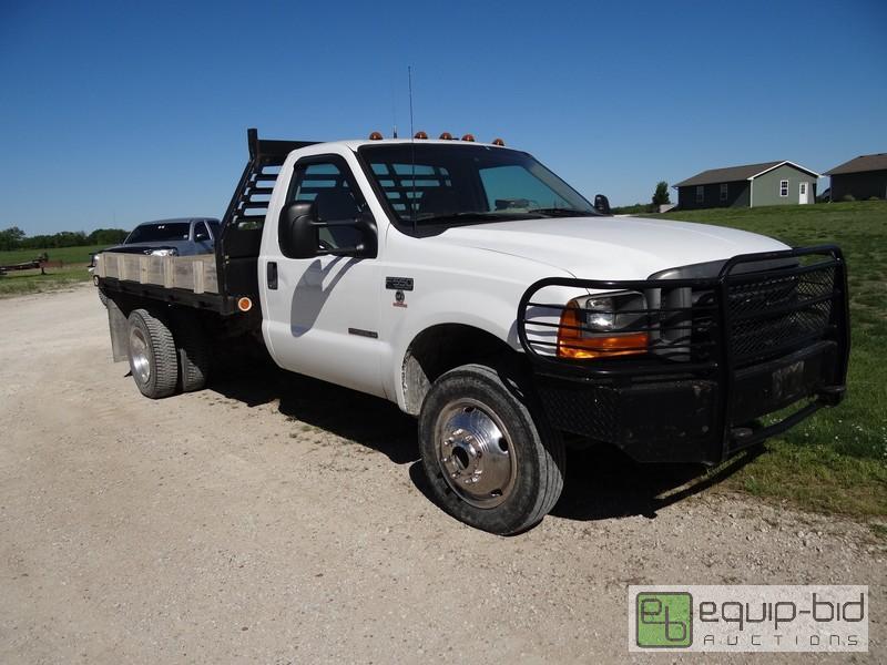lot 466 image: 2000 Ford F-550 Truck With Flat Bed