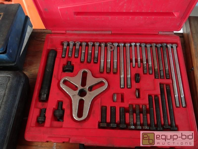 lot 506 image: Snap On Bolt Grip Puller Set