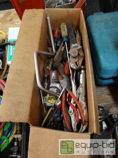 lot 523 image: Lot Of Misc Hand Tools