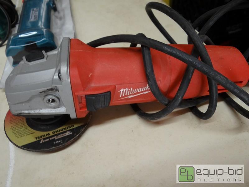 lot 537 image: Makita Corded 4Inch Angle Grinder