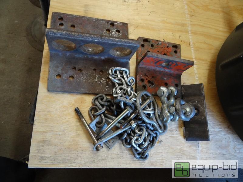 lot 545 image: Engine Hoist Lift Plates, Spreaders And Chains