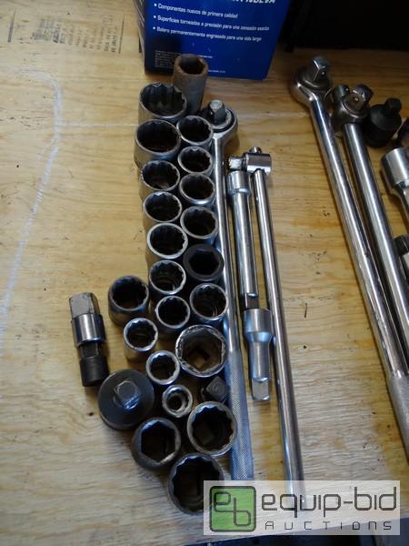 lot 547 image: Lot Of 34 Inch Drive Tool Set