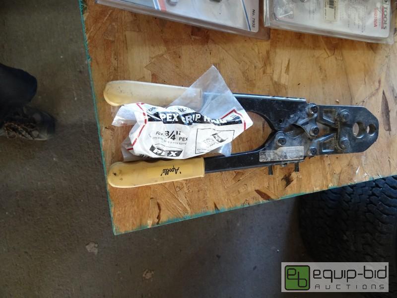 lot 557 image: Pex Crimping Tool With Crimps