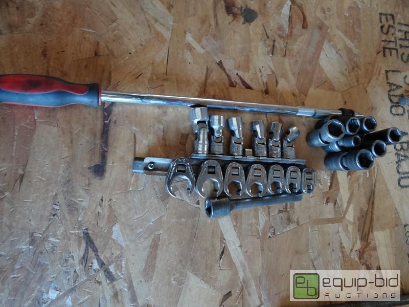 lot 561 image: Snap On Wobble Joints And Crows Foot Wrenches