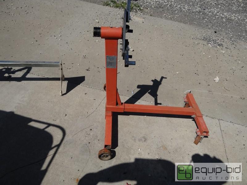 lot 565 image: 4 Wheel Engine Stand