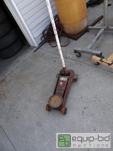 lot 567 image: Hydraulic Floor Jack