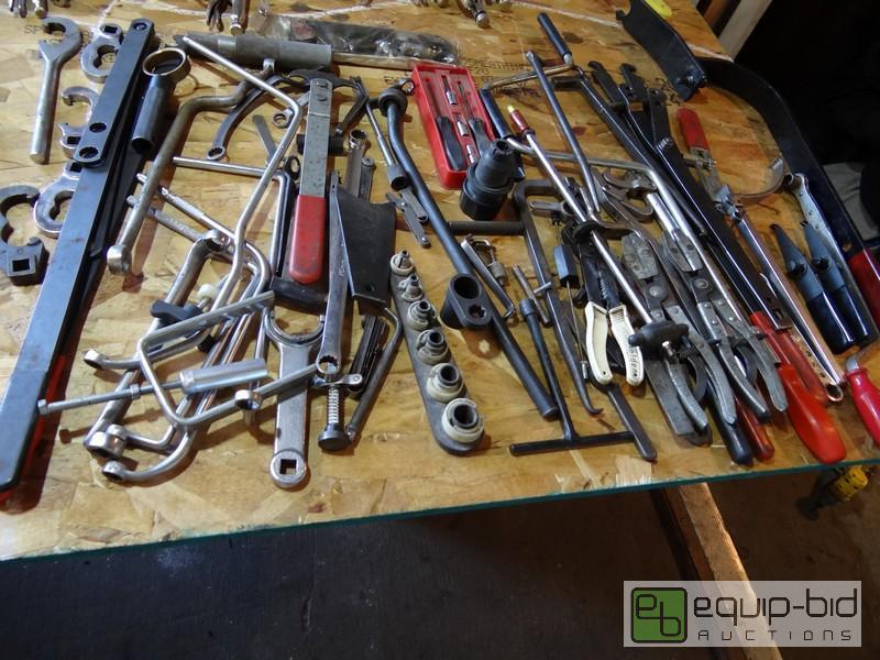 lot 581 image: Large Lot Of Specialty Hand Tools