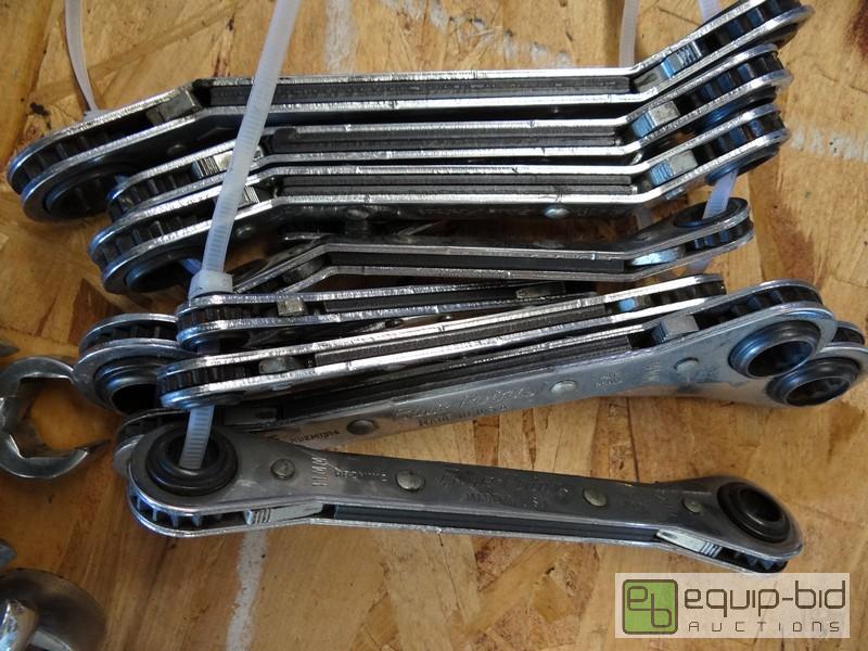 lot 592 image: Lot Of Blue Point Metric Ratchet Wrenches