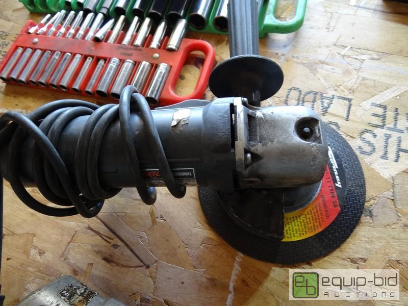 lot 606 image: Skill 4.5 Inch Corded Grinder