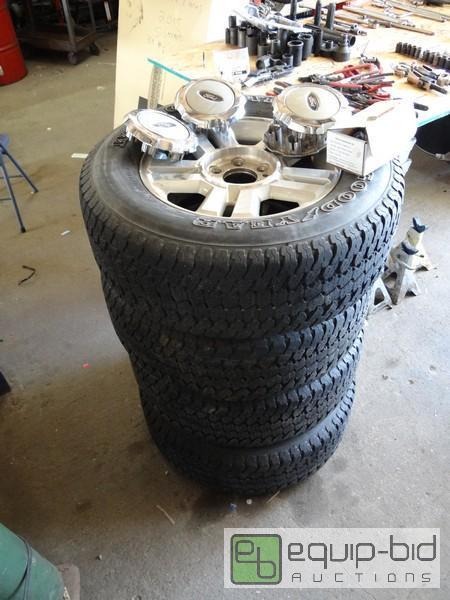 lot 622 image: Set Of (4) Ford 6 Lug Factory Wheels