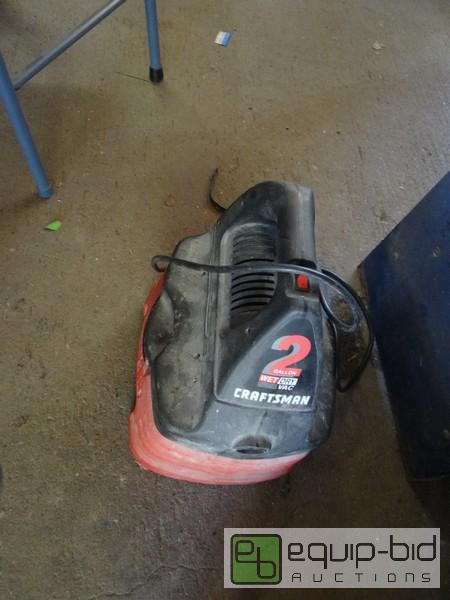 lot 625 image: Craftsman 2 Gallon Wet Dry VAC