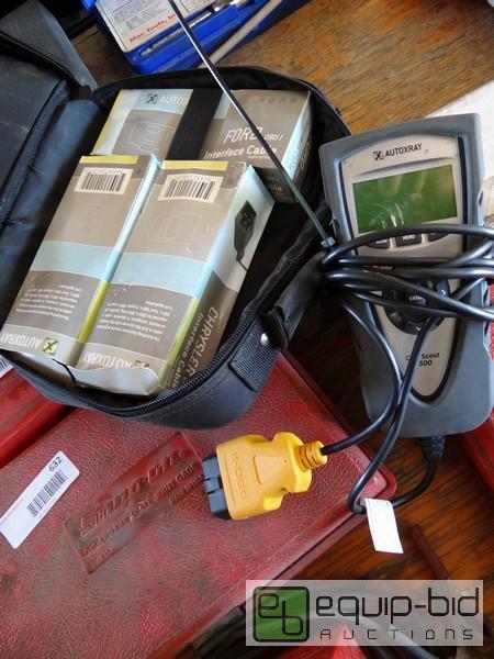lot 637 image: Auto X Ray Code Scout OBDII Reader