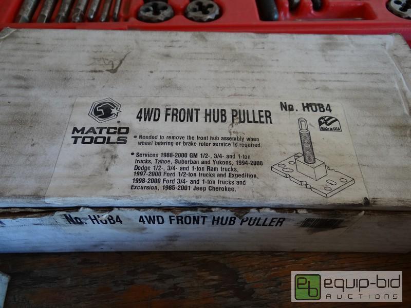 lot 639 image: Matco Tools 4WD Front Hub Puller