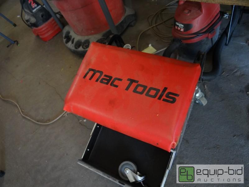 lot 651 image: Mac Tools Roll Around Seat Tool Cart