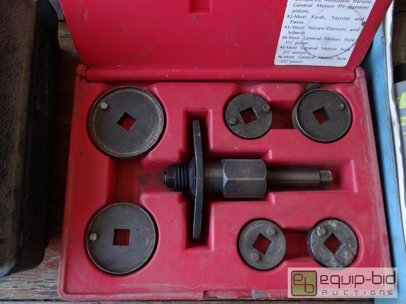 lot 655 image: Blue Point Universal Brake Caliper Set