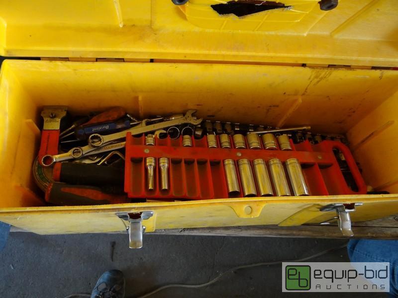 lot 665 image: Plastic Tool Box With Contents