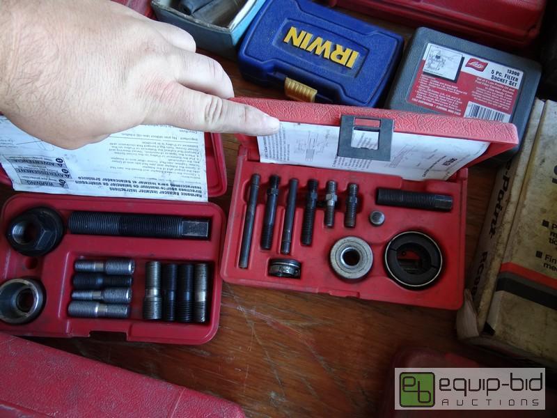 lot 677 image: Lot OF Pullers And Sockets