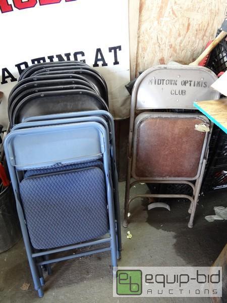 lot 684 image: Lot Of Folding Chairs