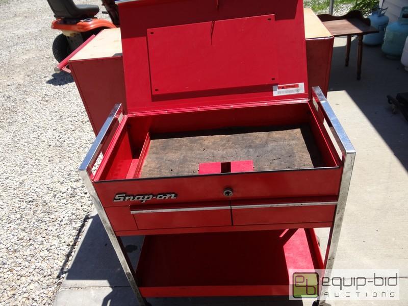 lot 688 image: Snap On 2 Drawer Service Cart