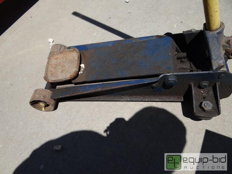 lot 691 image: Hydraulic Floor Jack