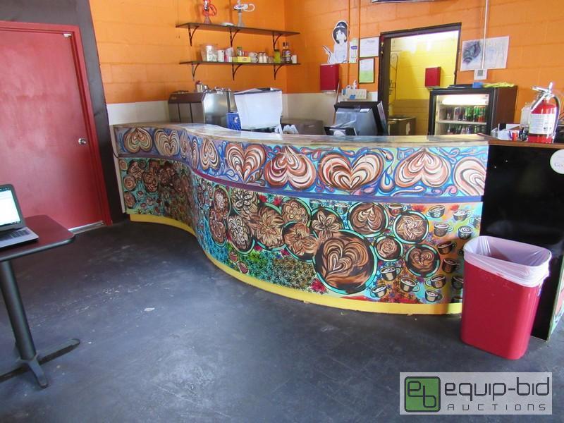 lot 220 image: 12 Decorative Curved Front Bar
