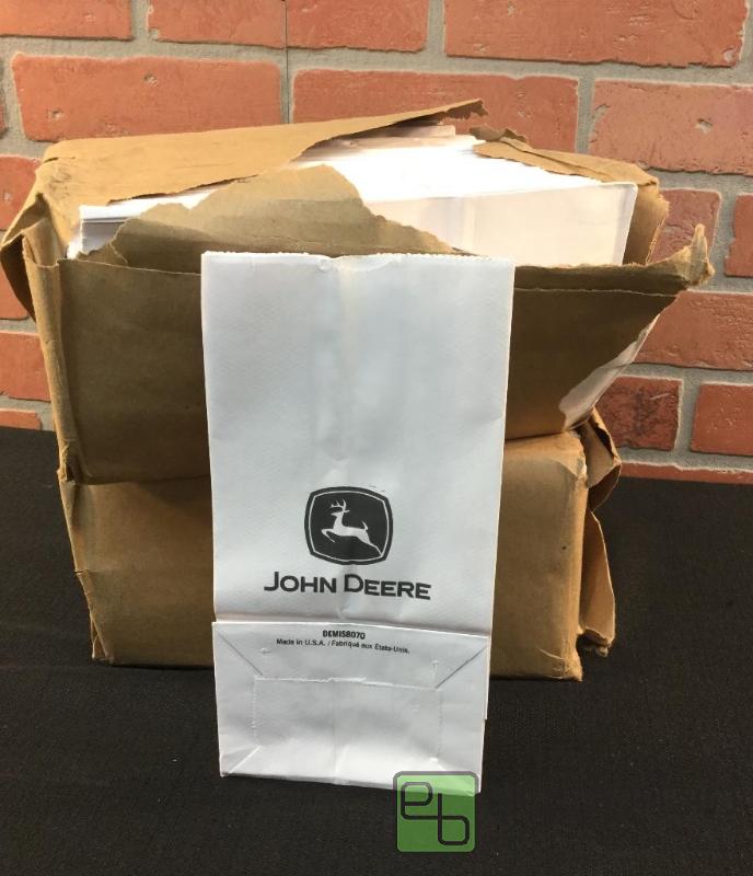 lot 19 image: John Deere Paper bags  Quantity 300 Conditio...